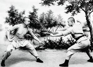 Read more about the article The Legend of Baoding Wrestling: Ping Jingyi (平敬一)，the Hook Legs of Baoding” (保定的钩腿子)